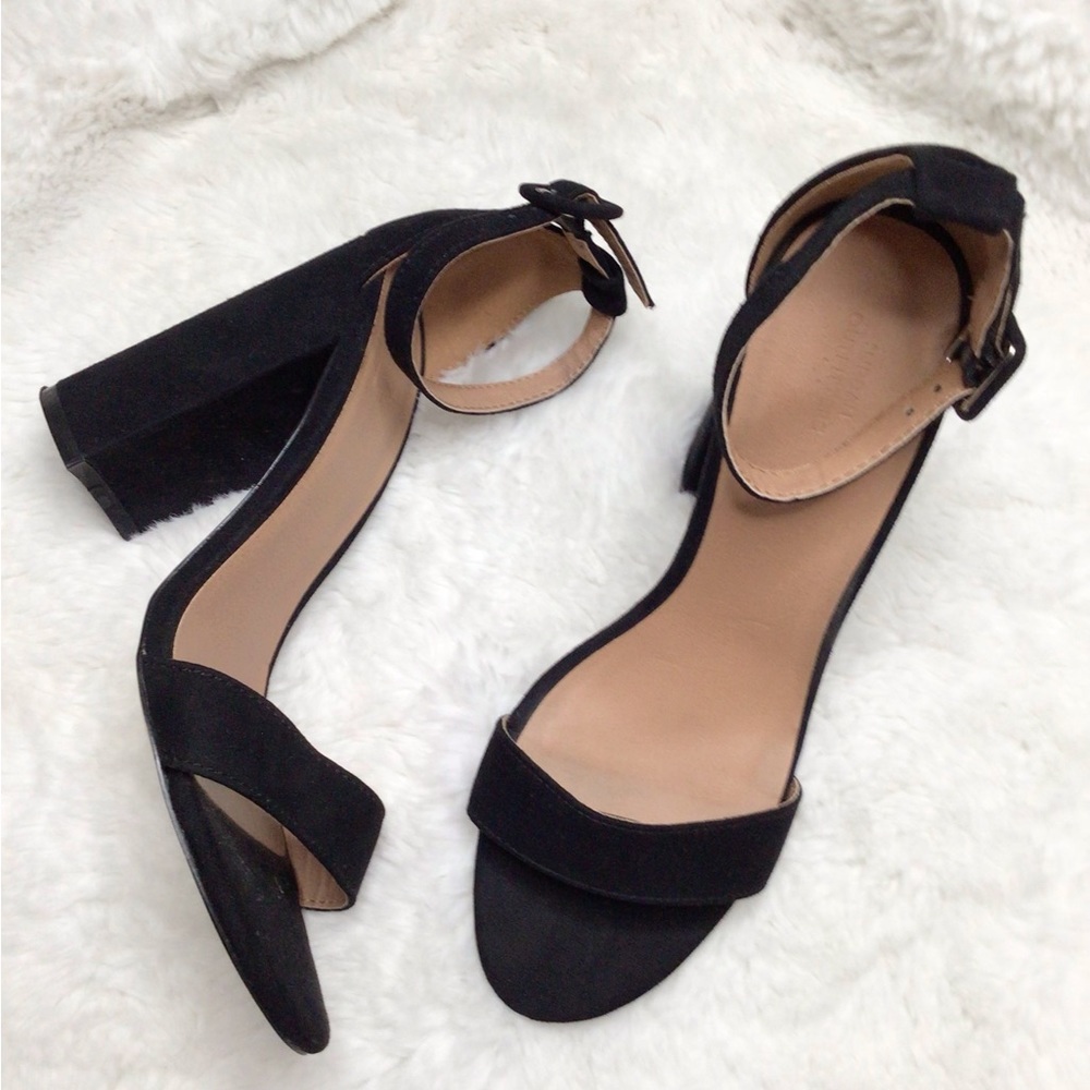 Urban Outfitters Black Faux Suede Ankle Strap Block Heel Sandals Size 8